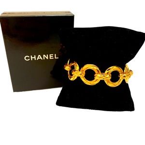 Chanel: Vintage Signed Thick Matelasse Chain Link Bracelet (New Hangtag & Box)